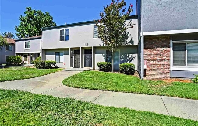 Building Photo - 3370 Northwood Dr.