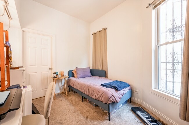 Building Photo - 616 S Oakley Blvd