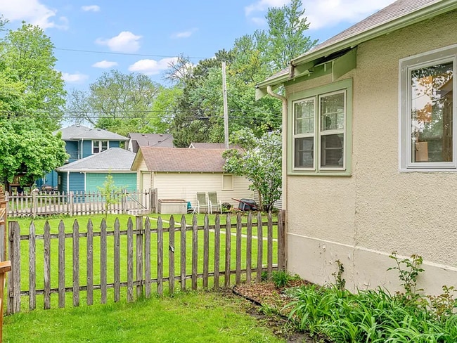 Building Photo - 2 Bed | 1 Bath House in Desired Mpls Neigh...
