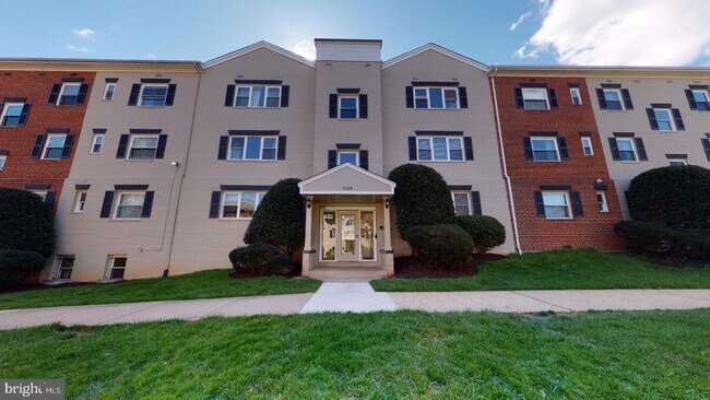 Building Photo - 6186 Greenwood Dr