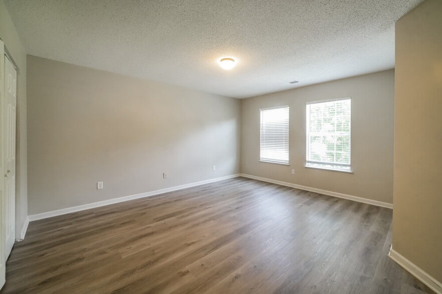 Building Photo - 1027 Sycamore Ln