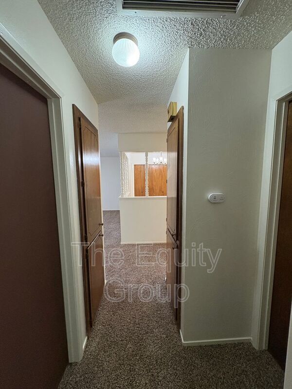 Building Photo - 3924 W Hillsdale Ct