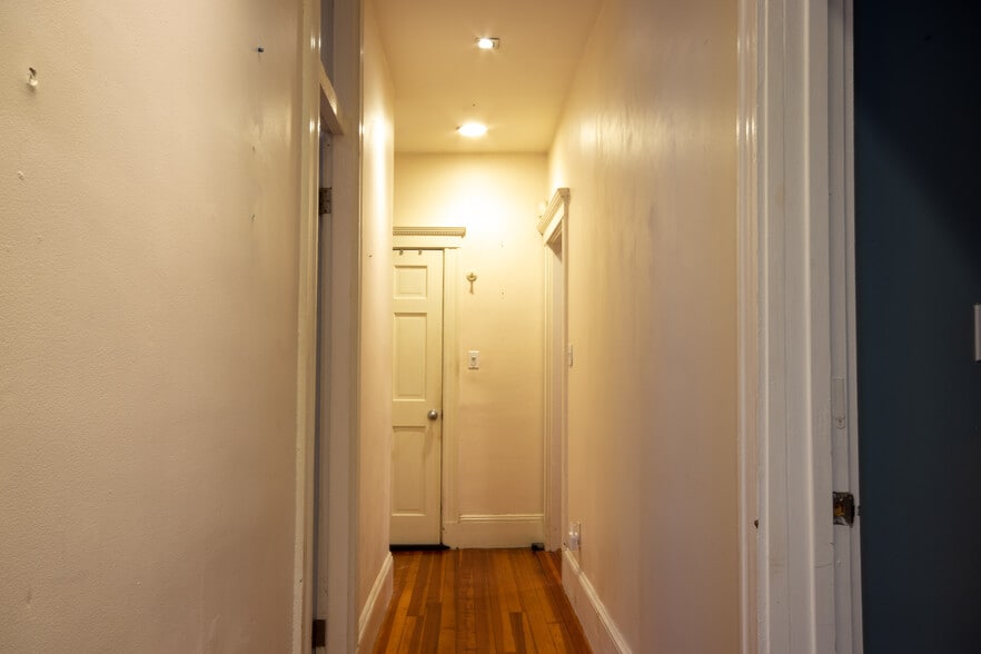 Building Photo - 142 Calumet St