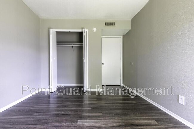 Building Photo - 4550 West Kiest Boulevard - 1034