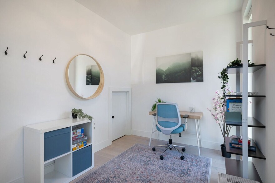 Building Photo - 4510 1st Ave NE