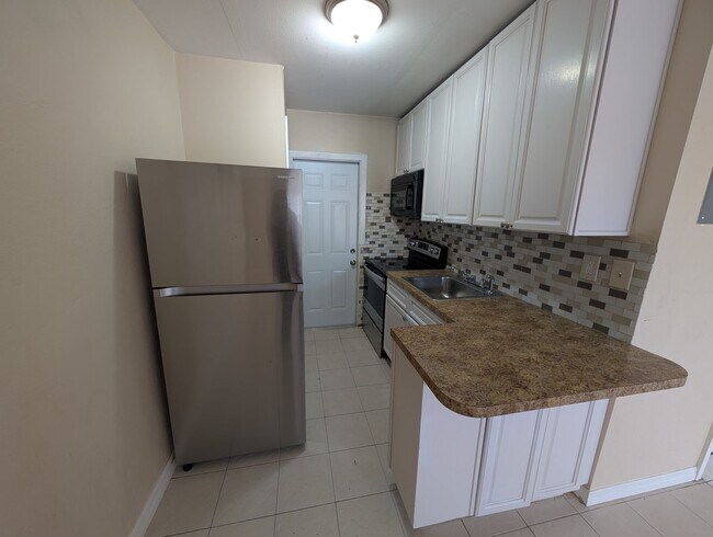 Building Photo - Deerfield