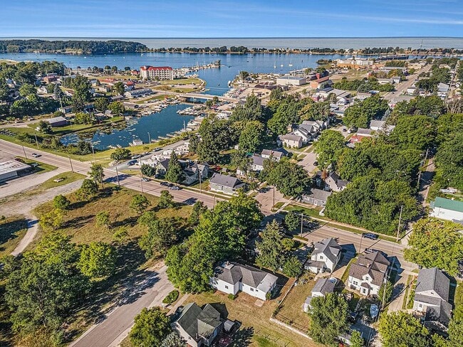 Building Photo - 703 W Dowland St