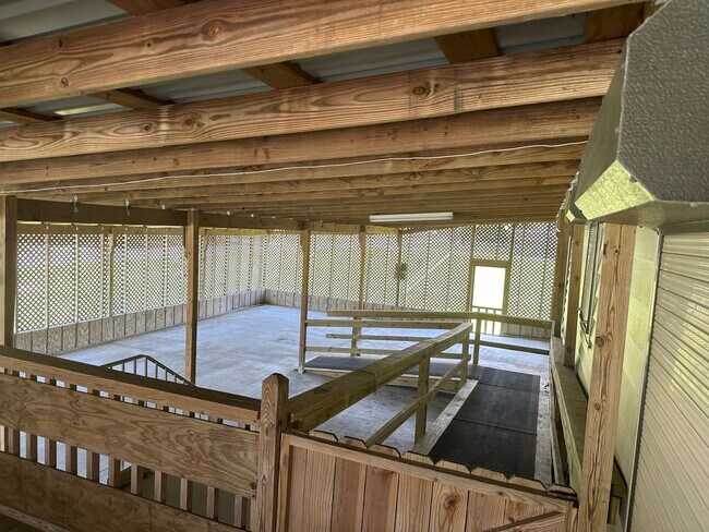 Building Photo - 1053 Pointe Claire Dr
