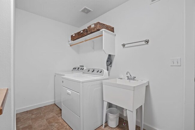 Building Photo - 11230 Silver River Loop