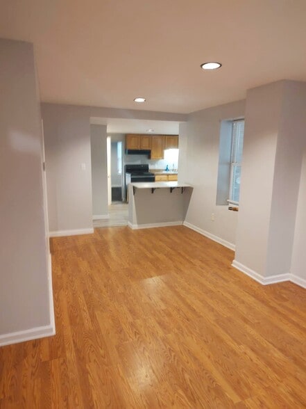 Building Photo - 5445 N George Street Ext