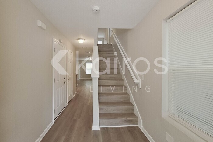 Building Photo - 1349 Mull St