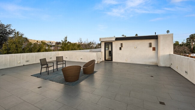 Building Photo - 623 N Edinburgh Ave