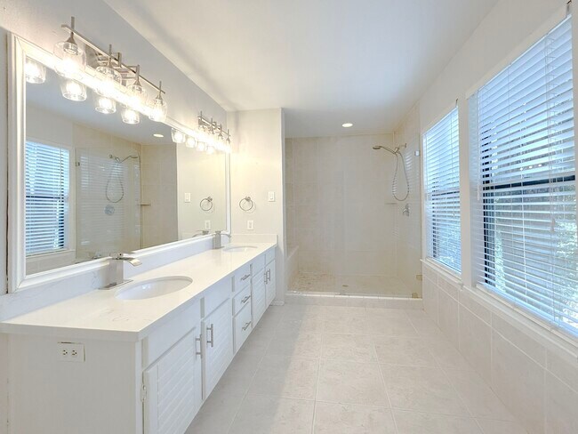 Building Photo - 3 N Mossrock Rd