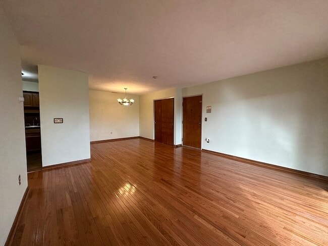 Building Photo - 340 Sunderland Rd