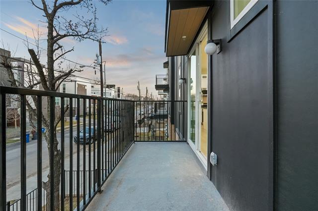 Building Photo - 2031 N Prairie Ave