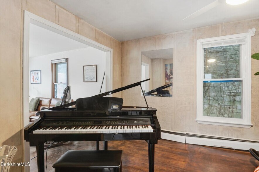 Building Photo - 9 Lincoln St