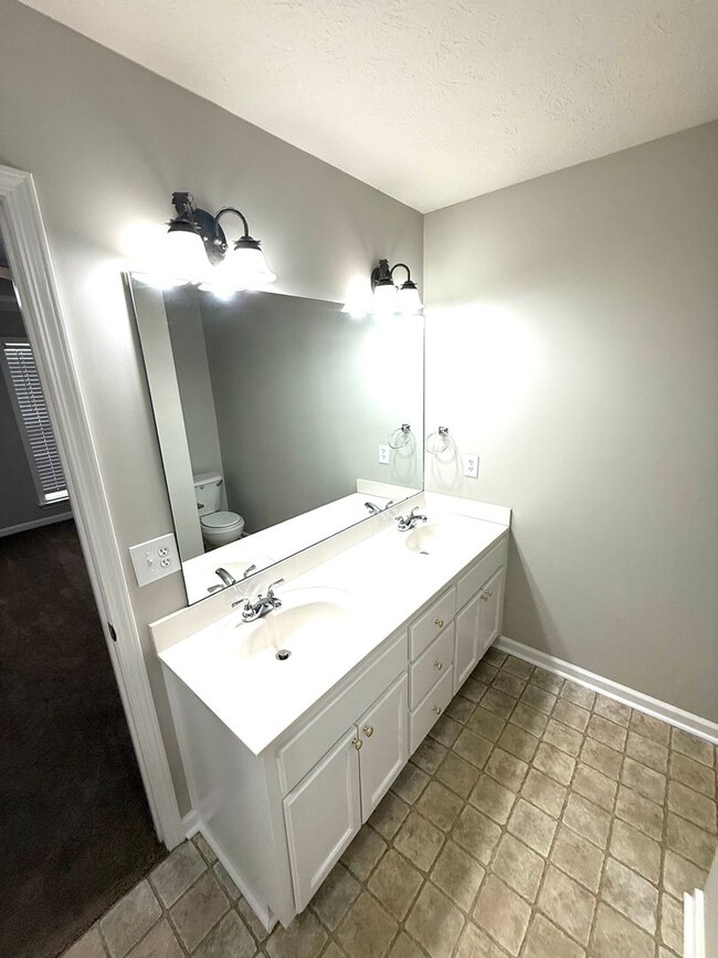 Building Photo - ** 3 bed 2 bath located in Thorington Trace ** Call 334-366-9198 to schedule a self tour