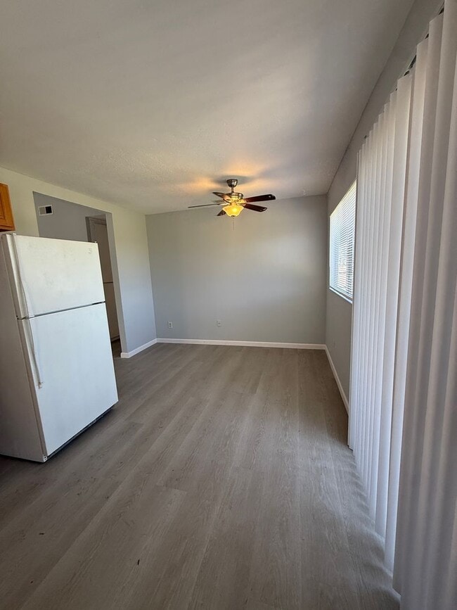 Building Photo - 2 bedroom / 1 bath