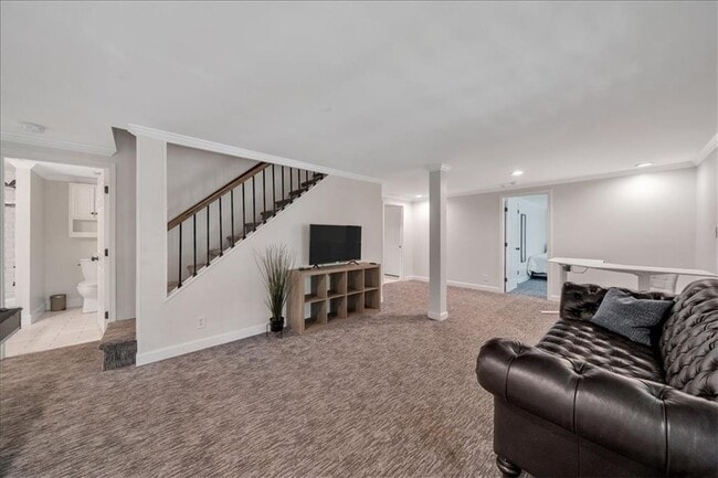 Building Photo - 5592 Colton Dr NE