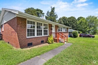 Building Photo - 4-Bed, 2-Bath Home with Fenced Yard in Win...