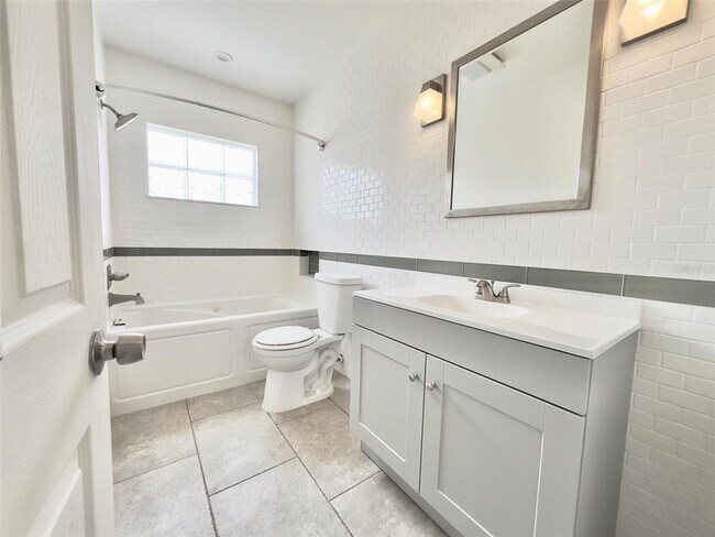 Building Photo - 10237 Tarpon Dr