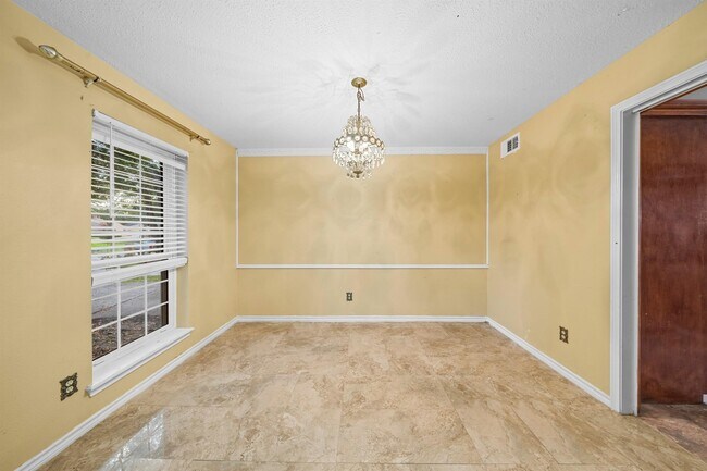 Building Photo - 6714 Brittany Park Ln