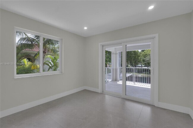 Building Photo - 6498 NW 113th Pl