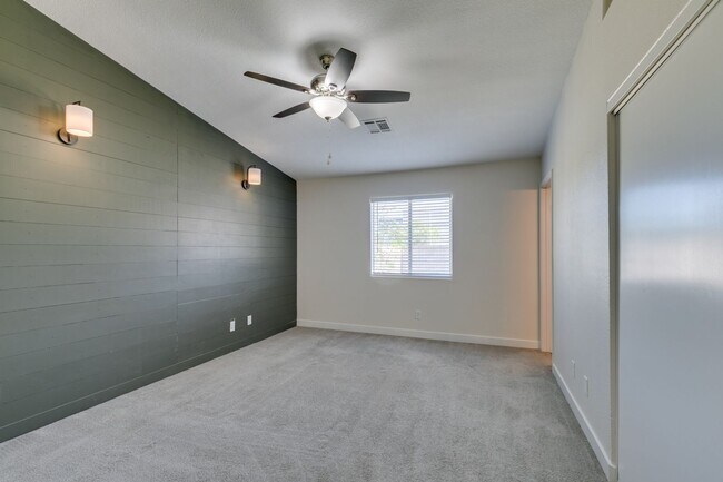 Building Photo - Charming Single-Story 3 bed Home with RV P...