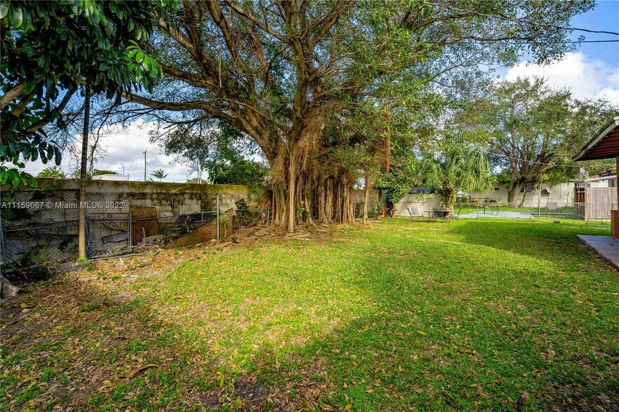 Building Photo - 1171 NE 161st Ter