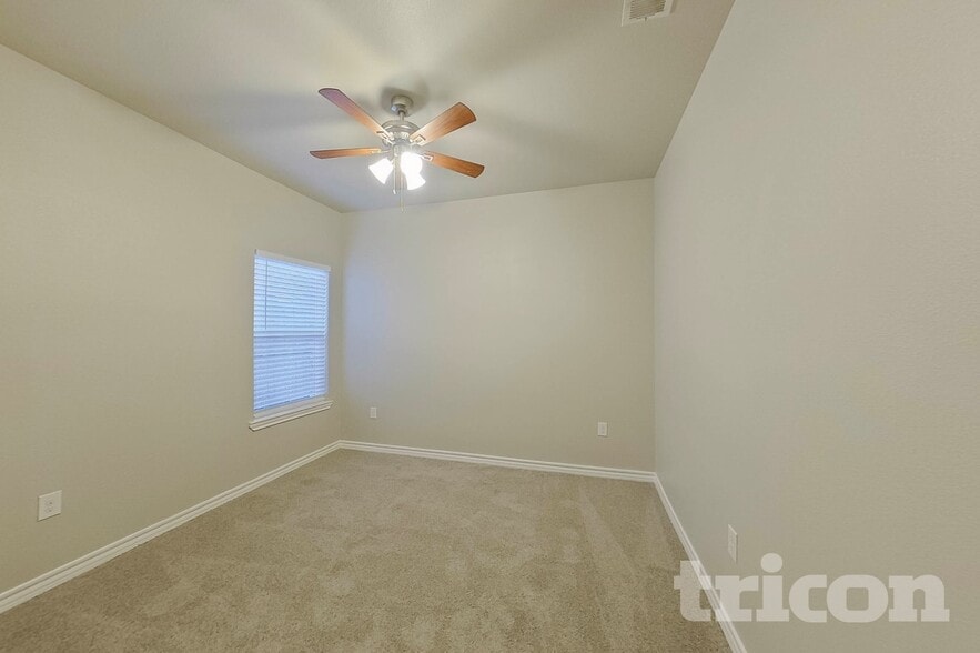 Building Photo - 4825 Freeport Dr