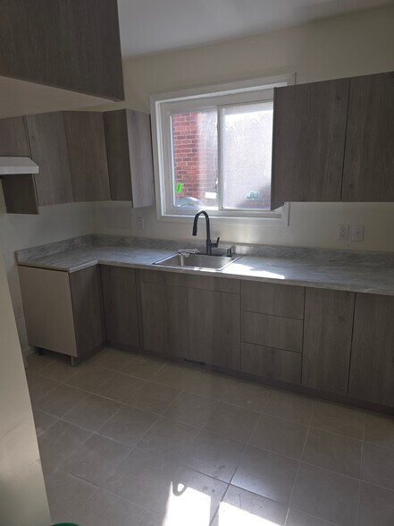 Kitchen - 15503 Ward St