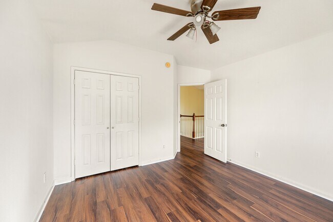 Building Photo - 10003 Lynette Falls Dr