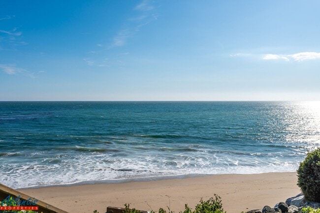 Building Photo - Desirable Home | Oceans Views | Close To B...