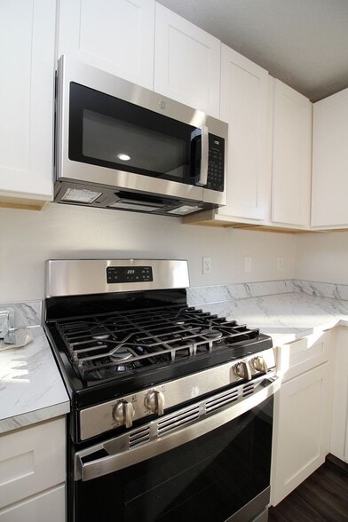 Building Photo - 1630 SE 4th St