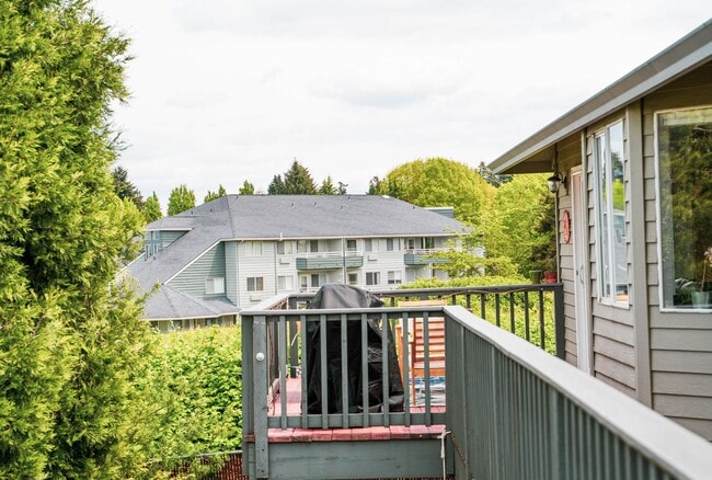 Building Photo - Argay Terrace Day Ranch with Views!