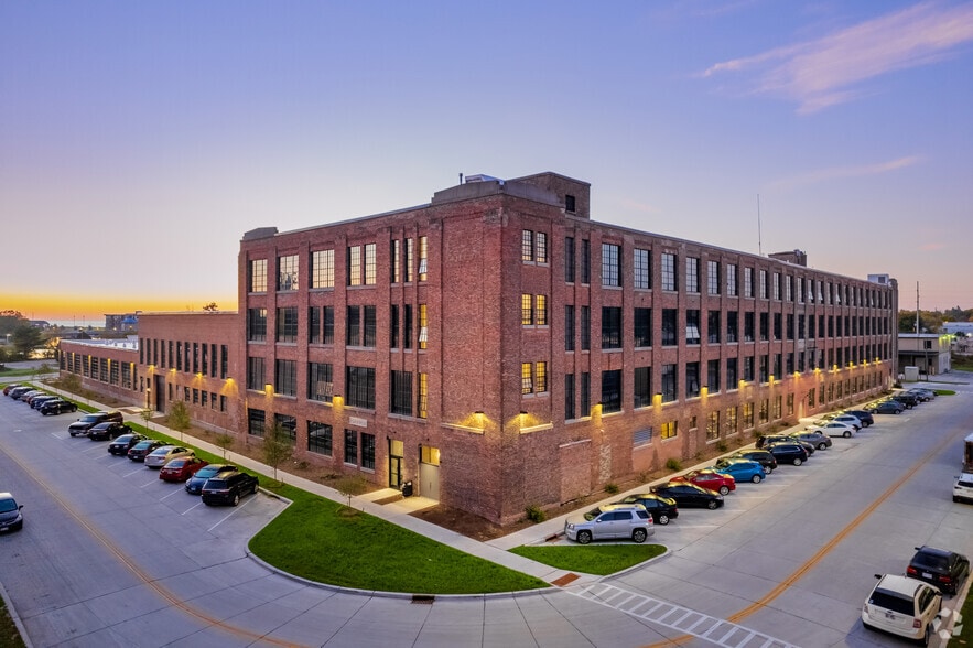 Primary Photo - Badger State Lofts