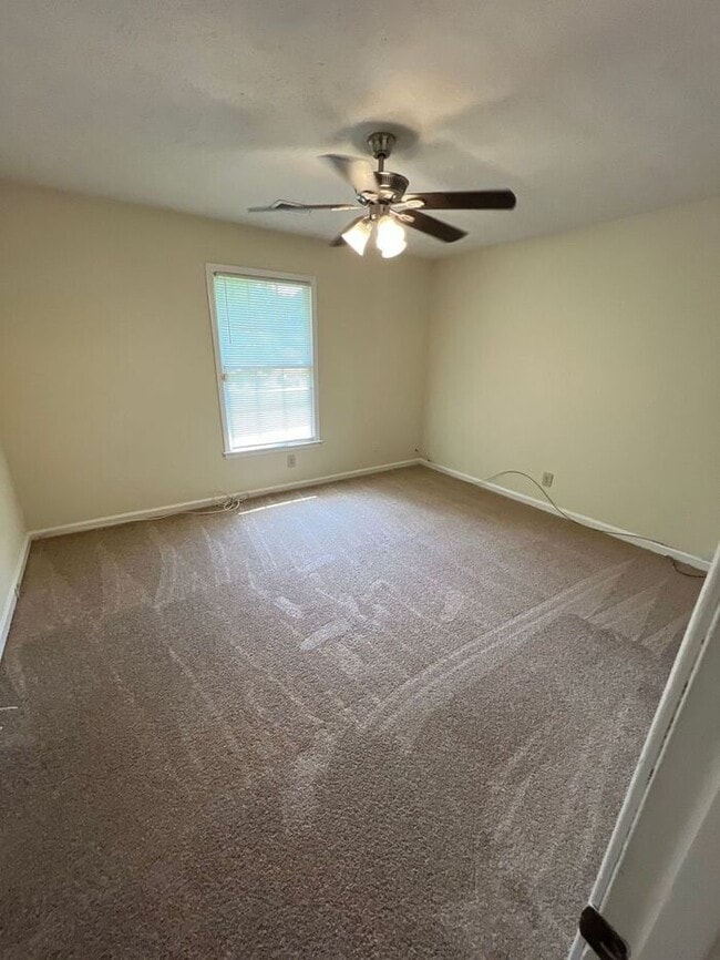 Building Photo - BEAUTIFUL 2 bedroom 2 bathroom Duplex