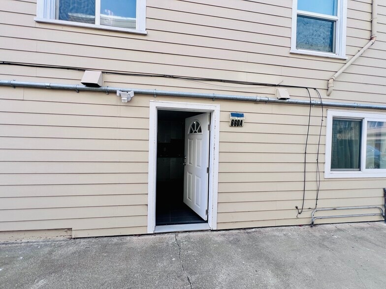 Building Photo - 660 Railroad Ave