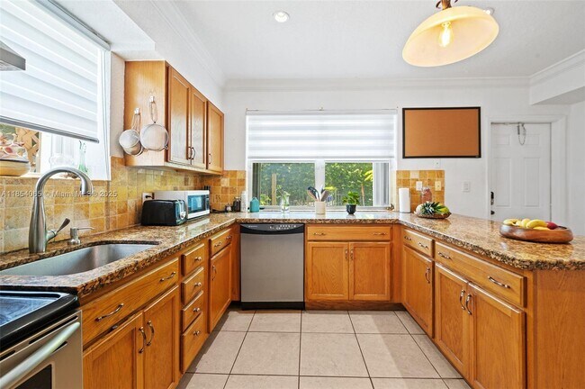 Building Photo - 1701 N Treasure Dr