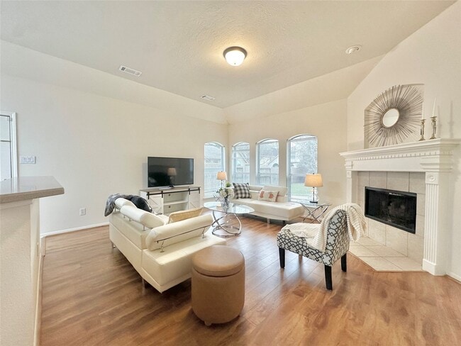 Building Photo - 4903 Falls Cir
