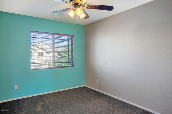 Building Photo - 401 S 166th Dr