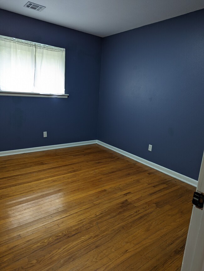 Building Photo - 2008 E Huntsville Rd