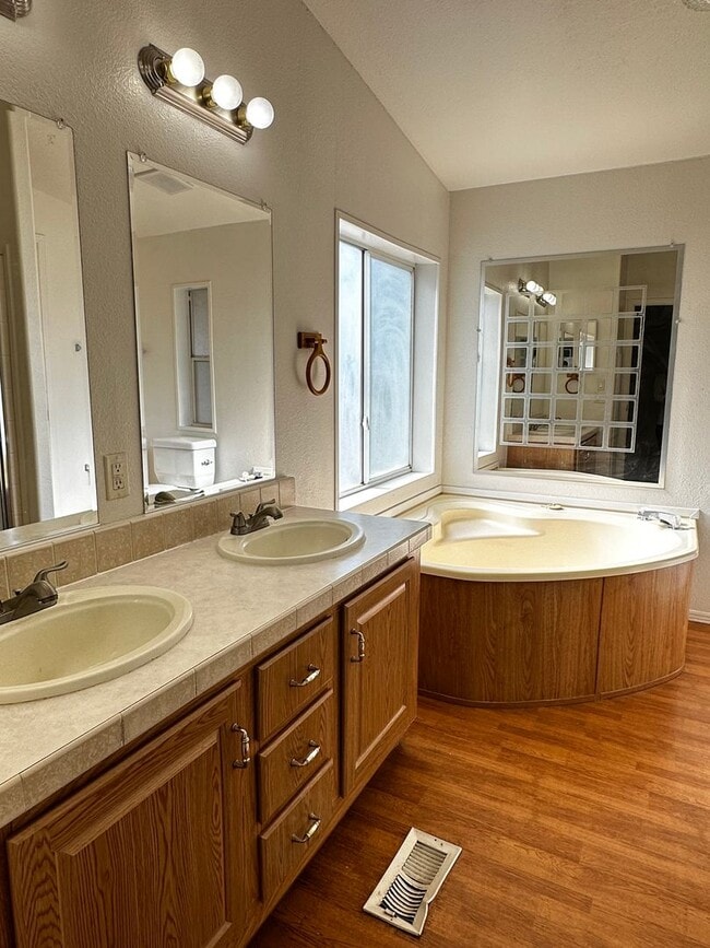 Building Photo - Coolidge 3 Bedroom 2 Bathroom Home Under $1,500!