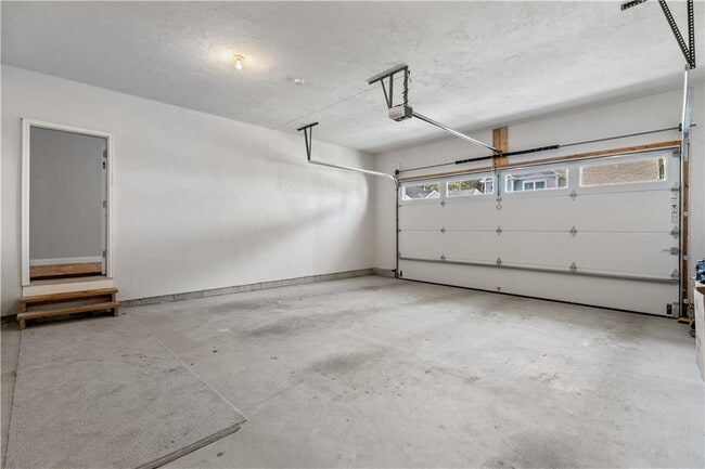 Building Photo - 231 Seawynds Dr