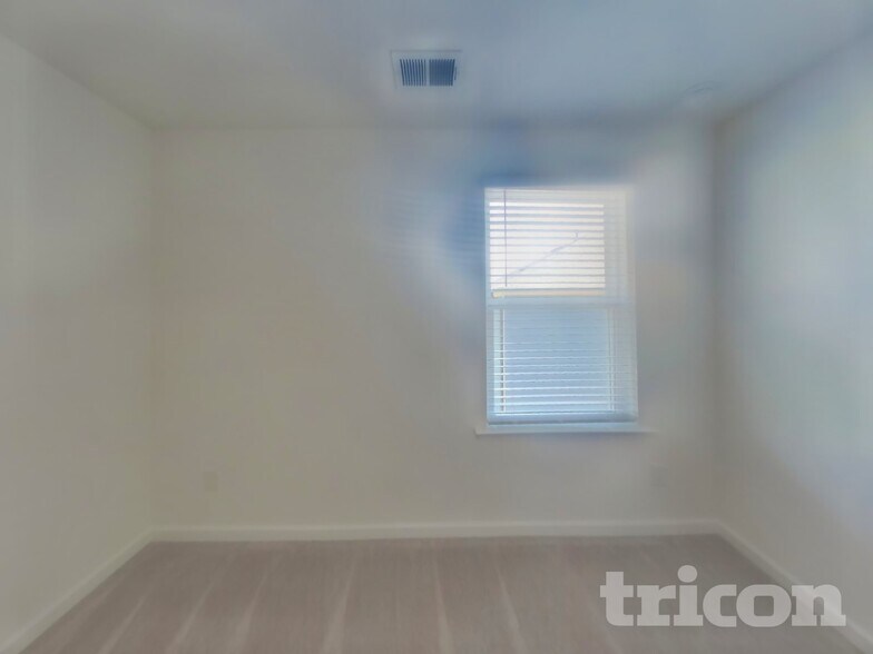 Building Photo - 1940 Logan Ln