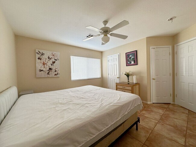 Building Photo - Beautifully Maintained Home Near Schools & Shopping!