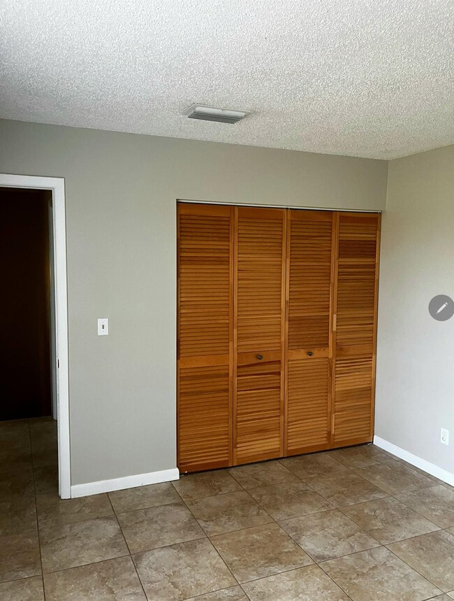 Building Photo - 5282 SE 43rd Trce