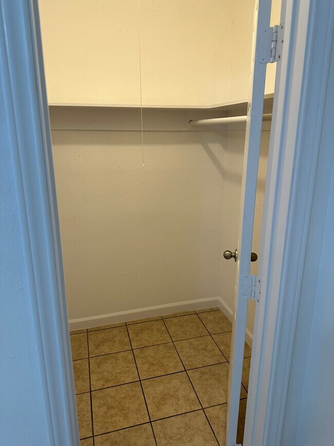 Building Photo - 301 Avondale St