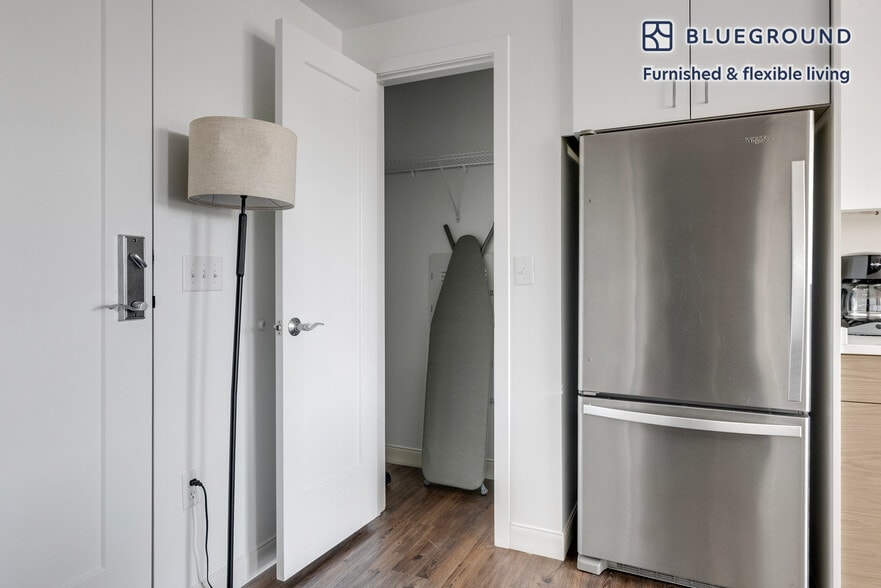 Building Photo - 845 Washington St