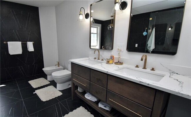 Building Photo - 5 Phil's Path